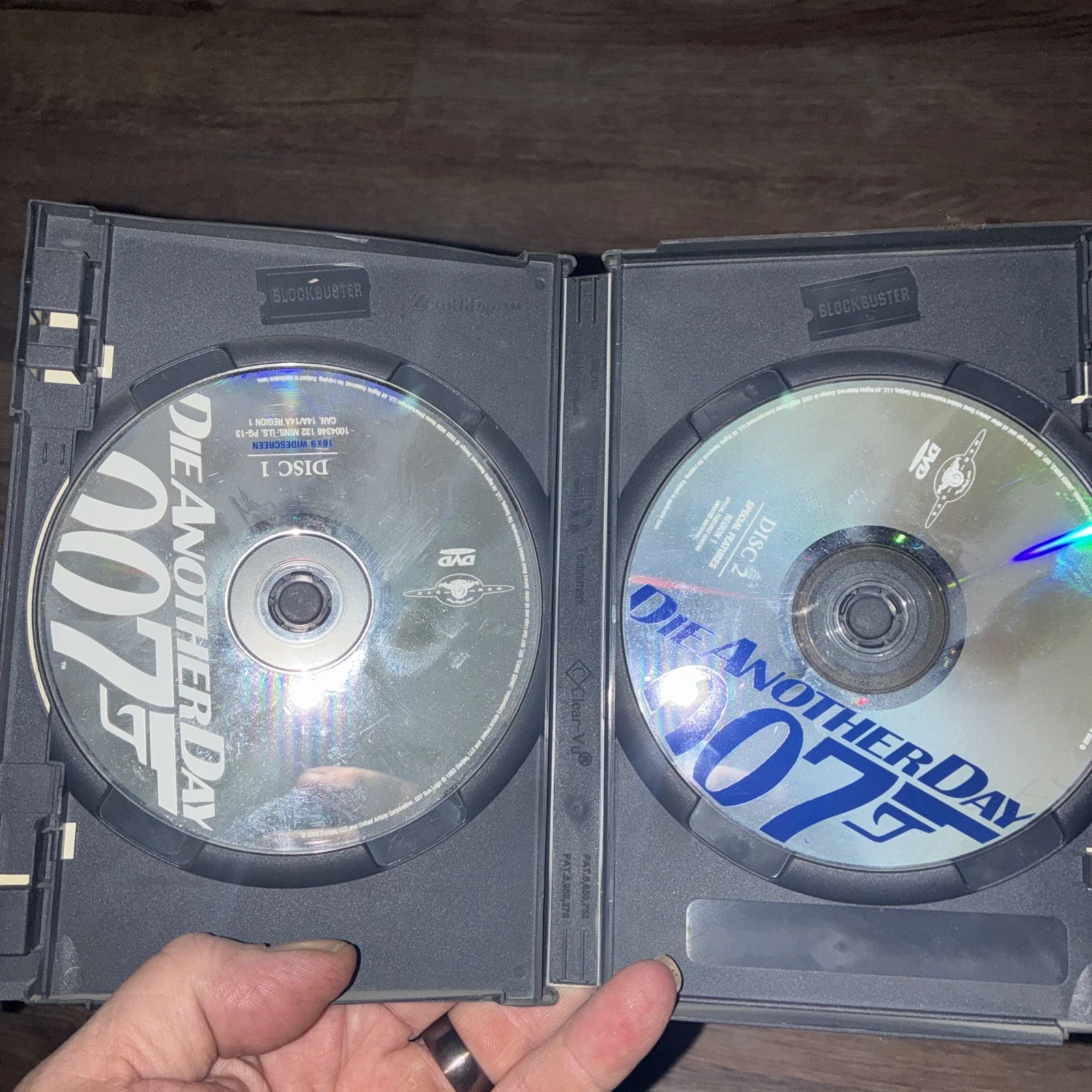 Die Another Day (DVD, 2003, 2-Disc Set, Widescreen Special Edition) - Image 2