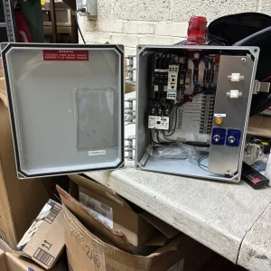 Share Industrial Pump Control Panel Enclosure with Alarm Beacon