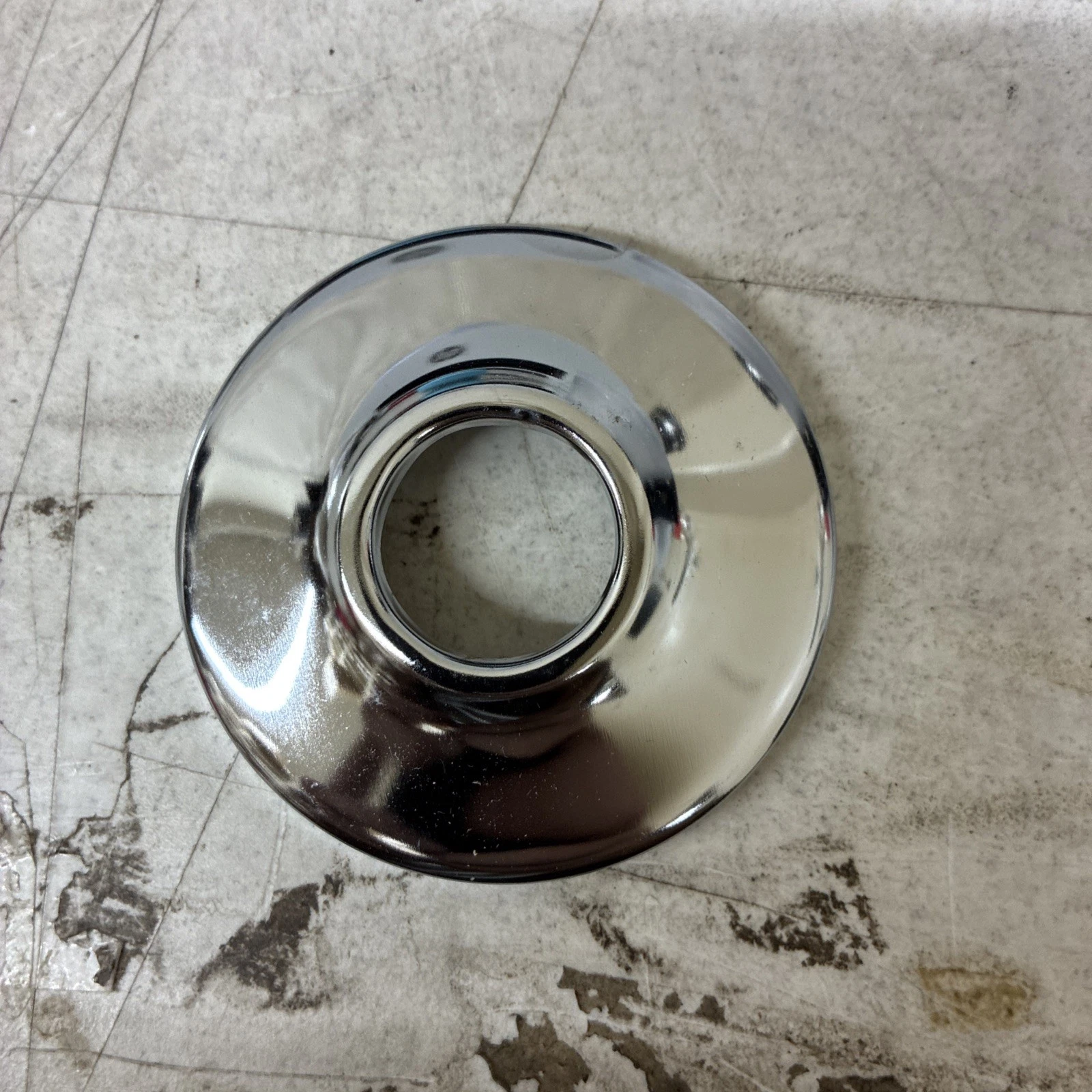 Shower Head,2-5/8" H,1.75 Gpm Flow Rate W/collar - Image 2