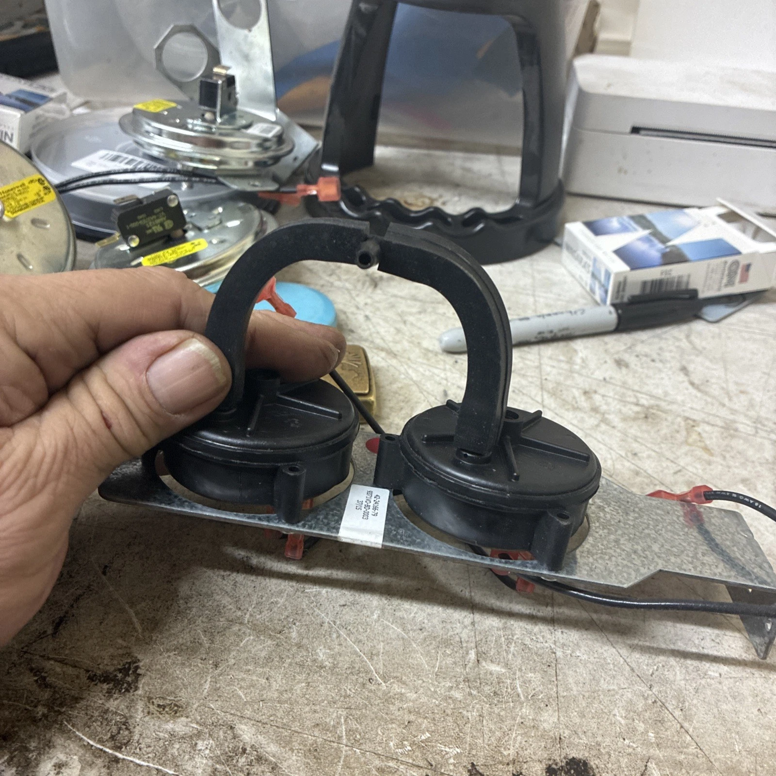 Dual Furnace Draft Inducer Pressure Switch Assembly 42-24166-79 - Image 7