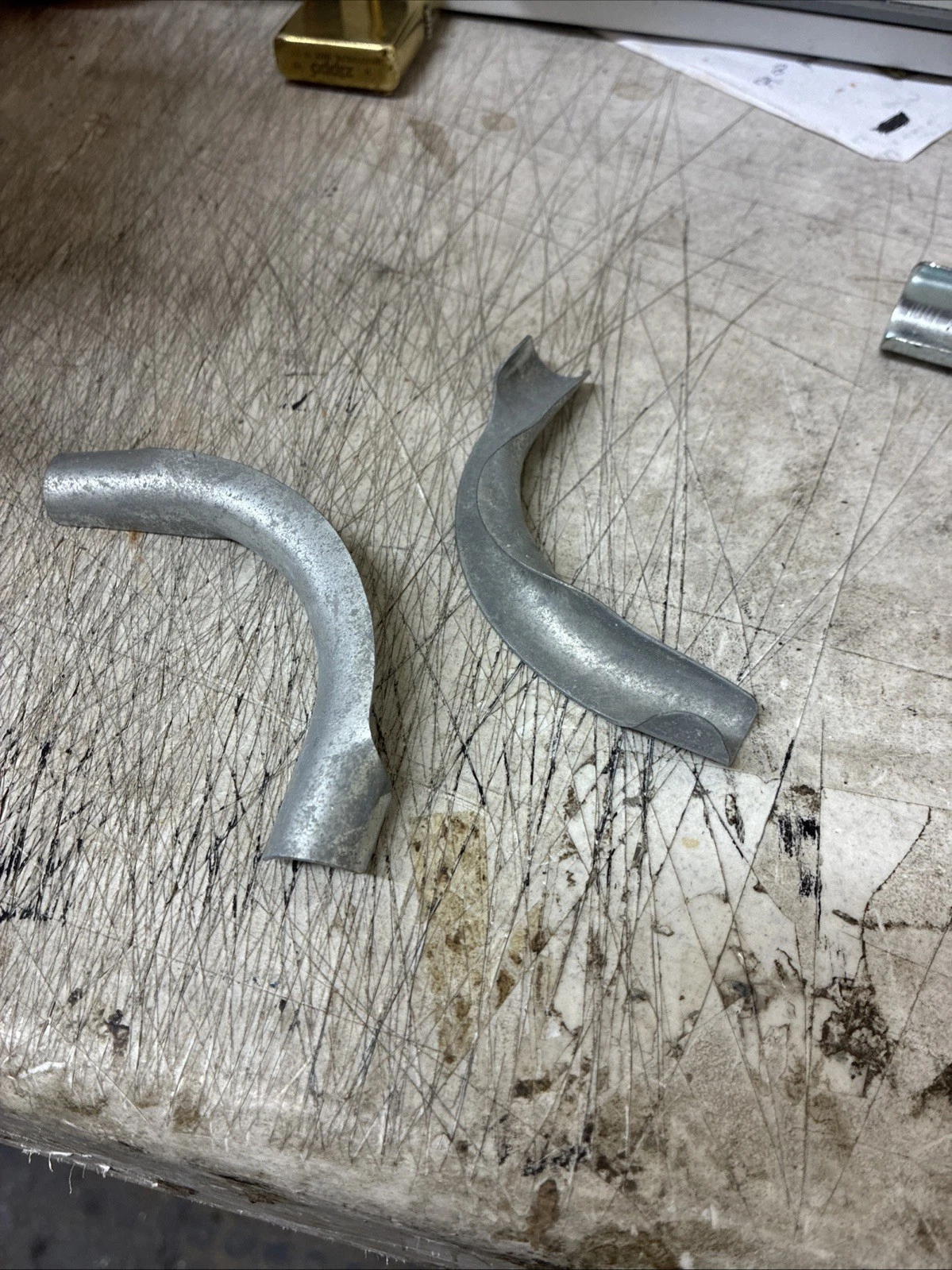 35 PIECES 3/8" - 1/2" PEX TUBING BEND SUPPORTS METAL