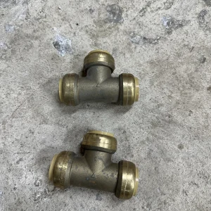 2 1" x 1" x 1" Sharkbite Tee (Lead Free). U374LF New But Been In My Garage For A