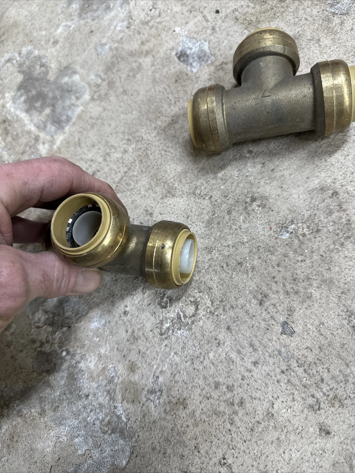 2 1" x 1" x 1" Sharkbite Tee (Lead Free). U374LF New But Been In My Garage For A - Image 2