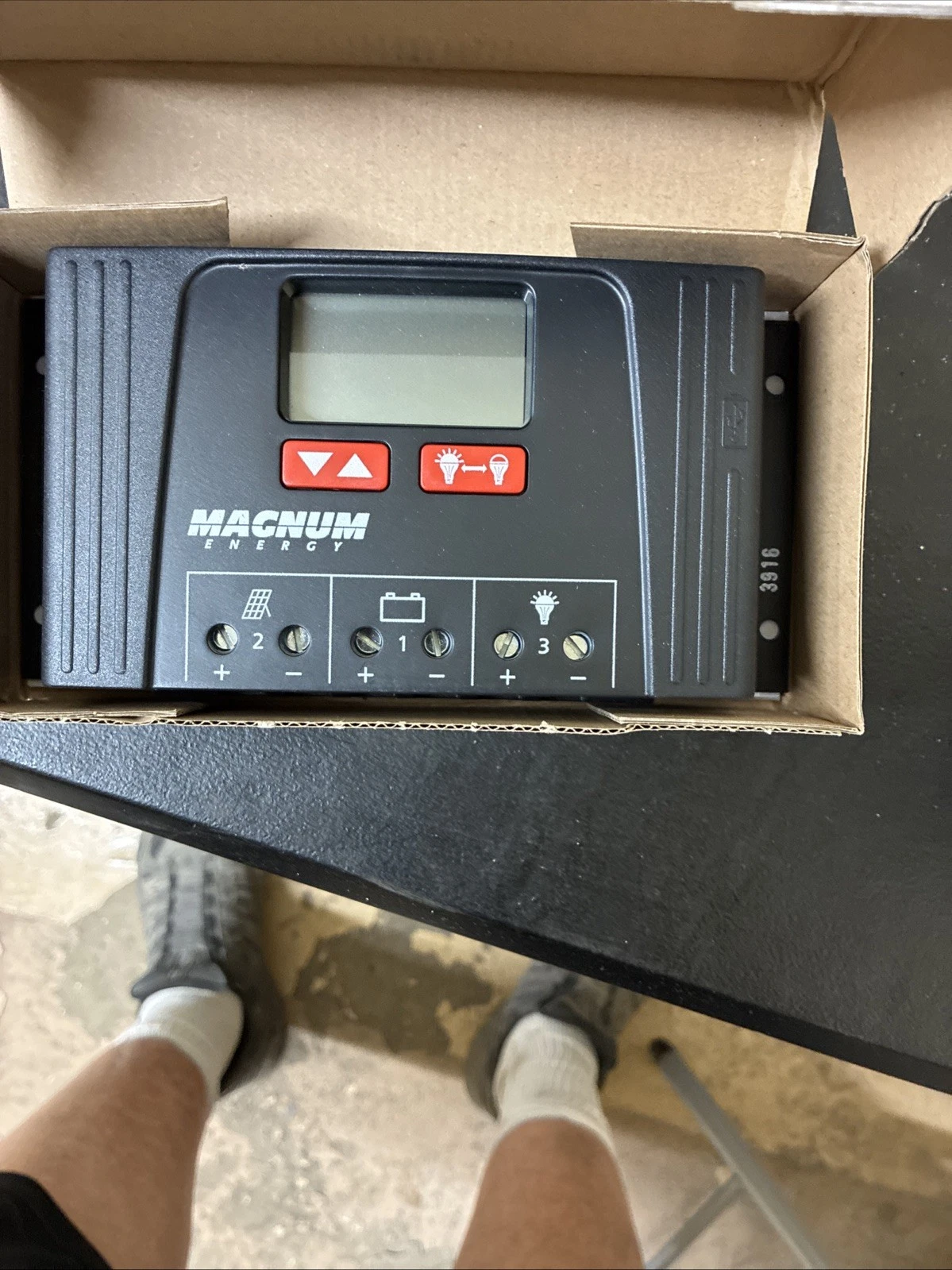 Magnum Energy Solar charger controller CC-40 - Image 2